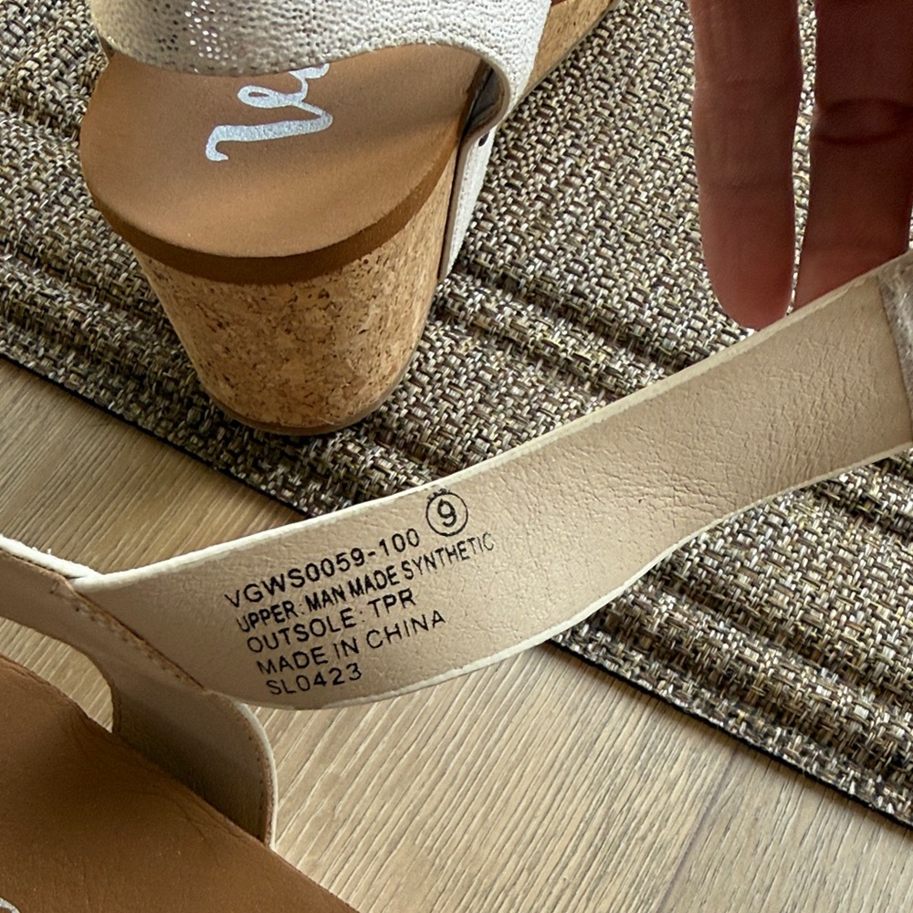 Women’s wedge sandals. Size 9 - Picture 3 of 6